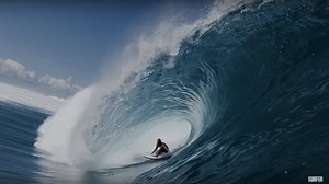 Locaux et visiteurs dans un parfait Teahupoo... - Surf-Report