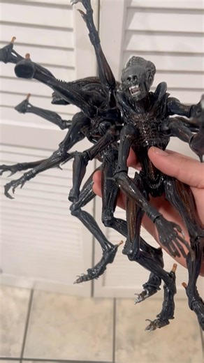 WIP spider guards…I have too many #romulus #aliens #xenomorph #customfigure #neca #horror