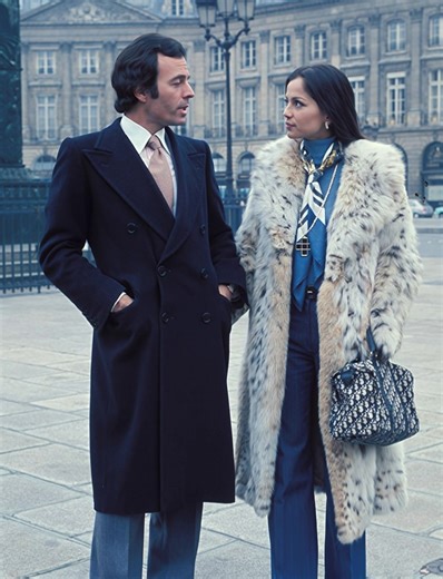 “74 going on 24? Isabel Preysler just proved age is an illusion” 🔥❤️ In a dazzling red dress, Enrique Iglesias’s mother left everyone whispering. See the stunning photos in the comments below 👇📸 | Stories Of The World