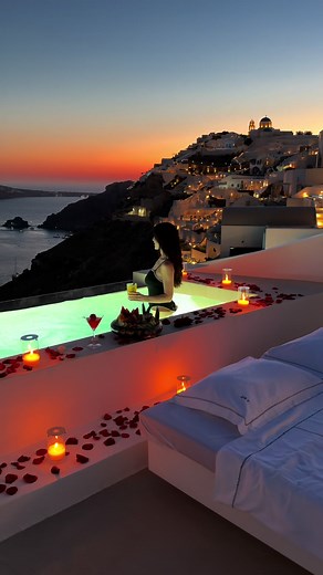I feel like I’m living in a dream in this suite💫 @saintsantorini #greece #saintsantorini