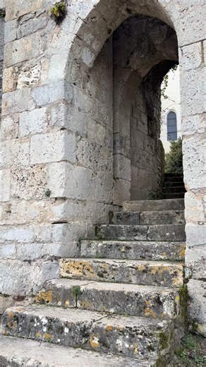 En balade dans le Pithiverais, à Yèvre-le-Châtel 🧡 Quel plaisir de découvrir ce village qui fait partie des plus beaux de France 🥰 | My Loire Valley