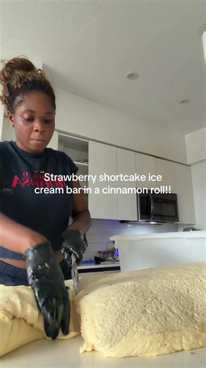 We will have this flavor available at Tata‘s frozen yogurt in Miami, Florida this Friday, Saturday and Sunday from 11 AM to 8 PM!!! ##rollanddough##supportsmallbusiness