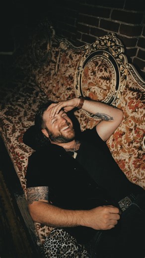 Nouvelle chanson Somethin' Bout a Honky Tonk ce vendredi! Monte le son pour un p'tit extrait 👀🔥 Who's ready for new music and who doesn't love a good honky tonk? 🔥 New song dropping this Friday! Turn up the sound for a sneak peek 👀 | Matt Lang