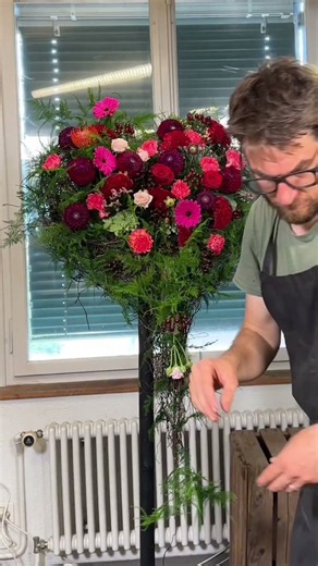 Blumenherz zum Abschied #blumen #florist #dekor #diy #floral #diyprojects #blumenherz #trauerflor