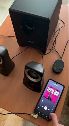 Parlantes Logitech Z313, Sistema de altavoces con subwoofer para PC