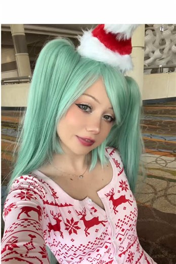 have you ever seen miku in christmas PJs? 🤭