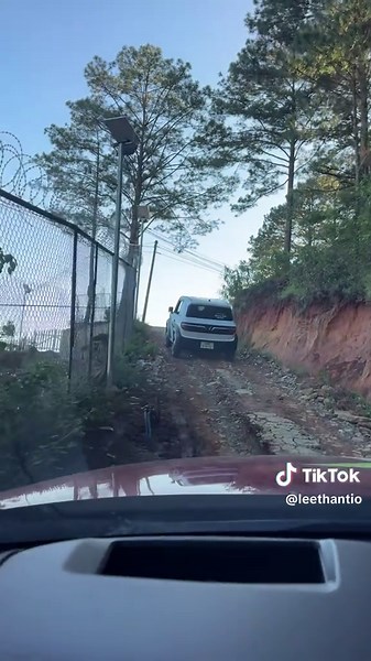 Xe VF3 Leo Dốc Tại Honami Farm