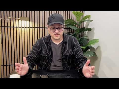 Check out this super bendy phone holder!