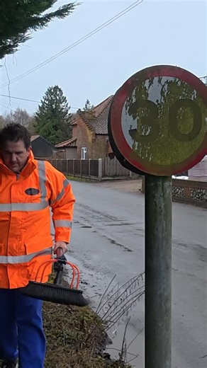 I clean road signs for free to keep people safe… and this is the comment I get. Would you rather see dirty signs or safer roads? 🤷‍♂️ #community #satisfying #postivevibe #trolls #norfolk #supportlocal #FREE #keyboardwarriors #communityfirst #ringland #thankyouforyoursupport #communitymatters #millionviews #buymeacoffee #ringland | PJB Exterior Cleaning