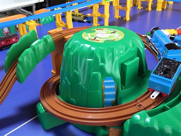 Plarail Thomas Mountain & Bridge Course ☆ Doki Doki Mountain and Rainbow Bridge