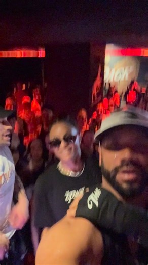 Russell Wilson | Our New Gym in NYC! @ThePack So Lit! 🔥🔥🔥🥊🚴🏽‍♀️🏋🏽‍♂️ WE Welcome the Work! | Instagram