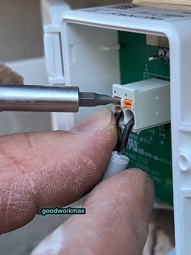 When you know what you’re doing, everything fits perfectly 🔧👌 Outdoor sensor installation – simple and clean.