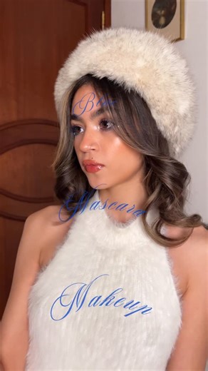 Salma on Instagram: "Blue mascara makeup 🤍"