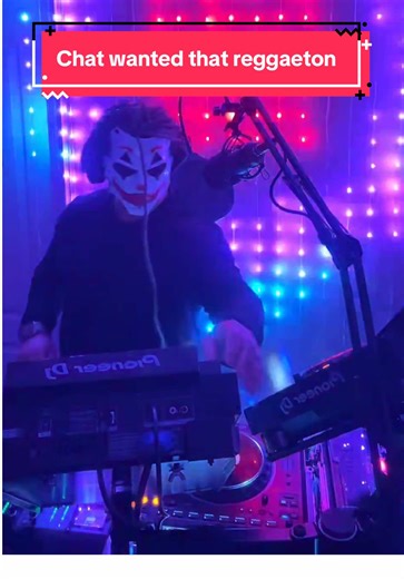 Chat wanted that reggaeton ##livehighlights##tiktoklive