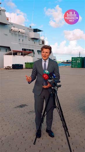 In Nederlandse media wordt een beeld geschetst alsof Curaçao in paniek is en er zelfs Amerikaanse defensieschepen voor onze kust zouden liggen. Maar wat klopt daar nou echt van? 🤔 Wij vroegen minister Brekelmans van Defensie hoe hij kijkt naar die berichtgeving en of hij hier zelf gewoon vakantie zou durven vieren. Check zelf maar 😉 📻Heel de dag uit volle borst op 103.1 FM of stream via paradisefm.cw #paradisefm #curacao #venezuela #news #defensie | Paradise FM Curaçao
