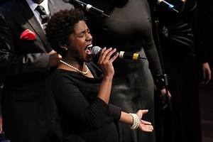 15 Best Christian Gospel Singers of All Time - Singersroom.com