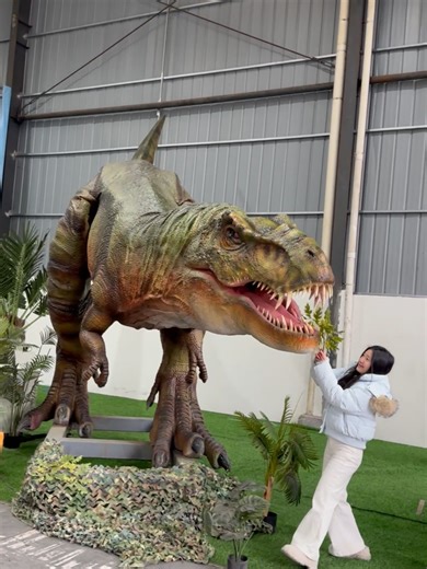 Need a centerpiece for your theme park or event? 🎪 Look no further. This 8m animatronic T-Rex will stop traffic! 🚦🦖#EventProfs #ThemePark #Animatronic #trex #BusinessIdea