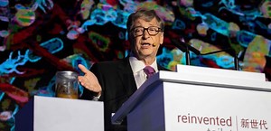 ¿Por qué Bill Gates dio una conferencia junto a un tarro con excrementos?
