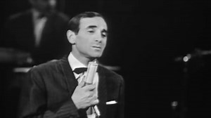 En 1963 Charles Aznavour écrivait avec Gilbert Bécaud la chanson "Je t’attends" qu'il interprète ici, la même année, lors d’un concert donné au Pays-Bas. Charles Aznavour est accompagné par son pianiste Henri Byrs et ses musiciens. ❤️🎶 | Charles Aznavour