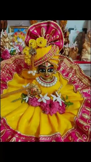 Apna Roop Rang Saja Mehandi Hathon Mein lagva Laddu Gopal Ji ke video