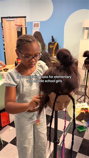 The Braid School Co. partnered with @melanatedpearl to bring Braid Camp to The Ansley School! We had a group of 4th - 6th graders learning the foundations of braiding, parting, and installing knotless and they did a FANTASTIC job! This is the youngest groups of girls that I’ve ever had and they were amazing! I was so proud of them for working hard! I cannot wait to see how much they improve over the next year! Go girls 🎉🎉🎉