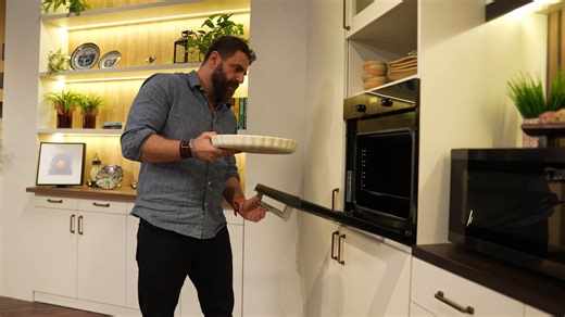 6.3K views · 102 reactions | Effortless cooking with Samsung and #SmartThings. ‍✨ Transforming your kitchen experience with seamless connection and smart appliances. #Samsung #ConnectedLiving #FlavorsFromTheHeart #Ramadan | Samsung | Facebook