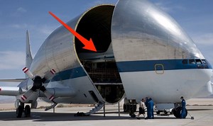 NASA uses this freakishly large plane to transport rockets and planes around the country. | Insider Tech