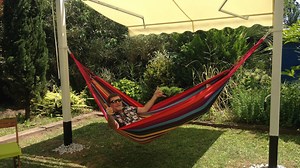 Cómo hacer un soporte con toldos para una hamaca