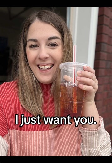 It’s the crisp iced tea for me. What’s your go-to drink?? . . . #trendingvideo #mcdonalds #motherhoodunplugged #dailyroutine #sweettea