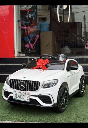 Started with prayers and a mother’s hustle, now OLADELE is cruising in a licensed Benz. Price-405k Get more ELECTRIC TOY CAR FOR KIDS from @personaltransport More available for purchase 💯 God bless you for blessing us with your patronage 🙏🏽 Please note the above price 👆is for Lagos office, Abuja and Ibadan office is slightly higher based on logistics. Nationwide delivery 🚚 We are the best kids toy shop in Lagos, Abuja and the whole of Nigeria. We have Kids cars,bikes, bicycles,hoverboard, p