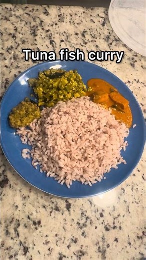 Kerala Meal Plate: Tuna Curry, Green Gram Curry, Tomatillo–Bean Thoran & Kerala Rice