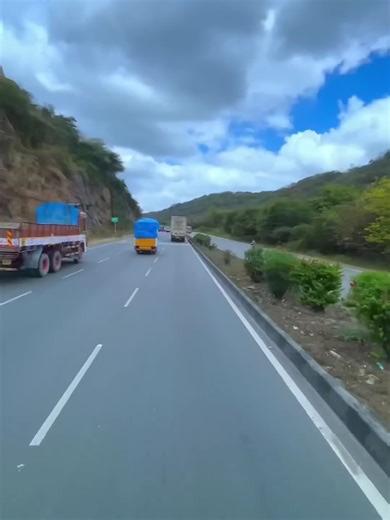 Aaj truck ma akela chalao ga😲😦👋.