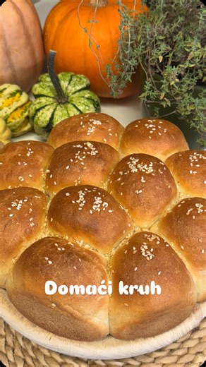 13K views · 135 reactions | Kruh Ovaj jednostavan recept za kruh uvijek uspijeva — hrskav izvana, mekan iznutra. #kruh #recept #domacikruh #bread #balkan #dough #tijesto #baking #hljeb #hleb #reels | Tatjana Sasica | Facebook