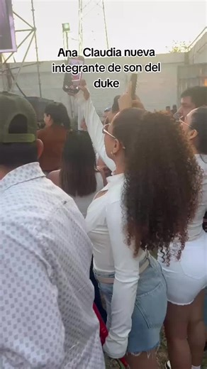 @Son Del Duke @Ana claudia Urbina #dukevaculate #SDD | ana claudia en son del duke