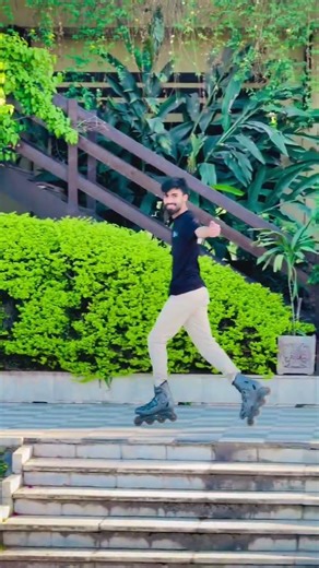 Skatinglover😍viralvideo#youtubeshorts#backwards two wheel😱#proskaters#skatingchannel#foryourpage