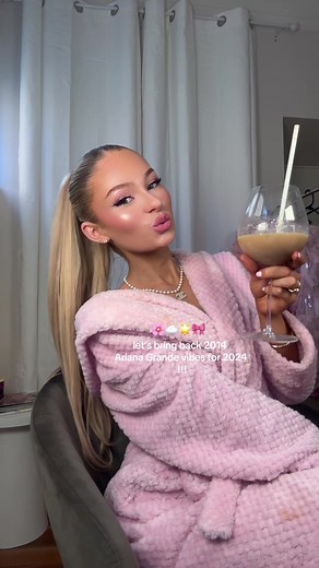 2014 Ariana Grande Makeup Tutorial: Pink Aesthetic & Girly Vibes