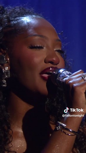 Tems Performs