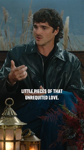 "It really did feel like you were catching little pieces of that unrequited love." #WutheringHeights star Jacob Elordi shares how he built chemistry with Margot Robbie in @Fandango's Big Ticket Interview. https://editorial.rottentomatoes.com/article/a-conversation-with-the-stars-of-wutheringheights/?cmp=TWRT_Edit_BigTicketWutheringHeights | Rotten Tomatoes