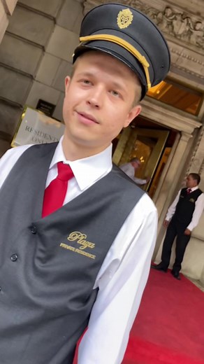 Frapp Meets Da White Glove…It Was A Good First Meeting. #andrewdiceclay #comedian #comedy #newyork #milkshake #dice #whiteglove #celebrityinthewild #kevincorrigan