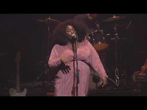 Yola performs Faraway Look at The UK Americana Awards 2019