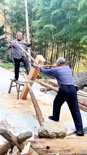 Two-Man Sawing: Synchronized Motion for Smooth, Precise Cutting! 🪚🪵
