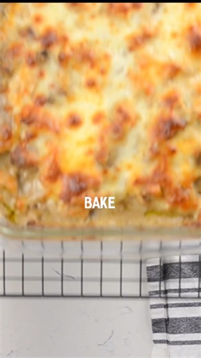 Chicken Alfredo Lasagna Casserole > View recipe linked in the comments. 😋 This creamy and delicious comfort food dinner also makes the absolute best leftovers! Low-carb, Keto, gluten-free. . #chickenalfredocasserole #lowcarbdinner #ketodinner #glutenfreedinner #chickenalfredo | Kalyn's Kitchen
