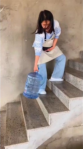 😮 Heavy Water Bottle Problem Solved 💪 Smart Handle Clip Hack 🚰✨