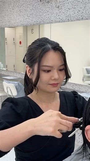 TOKYO BARBER SOUNDS on Instagram: "＼カット音まとめ👂／ 聞いてて気持ちの良いカット音をまとめました💥 【本編はこちらから↓↓】 https://www.youtube.com/watch?v=46INvozgkb4 📍ii+U（アイユー） 〒104-0061 東京都中央区銀座3丁目8−1 銀座ＮＭビル2F ✂︎･･･････････････････････････････････････✂︎ ＼Cutting Sounds Compilation👂／ A compilation of some of the most satisfying cut sounds💥 [Watch the full video here↓↓] https://www.youtube.com/watch?v=46INvozgkb4 📍ii+U 2F Ginza NM Building, 3-8-1 Ginza, Chuo-ku, Tokyo 104-0061 ✂︎･･･････････････････････････････････････✂︎ 【毎週木曜日にY