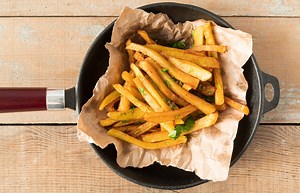 Jak na hranolky z horkovzdušné fritézy? Jsou dokonale křupavé i bez použití tuku