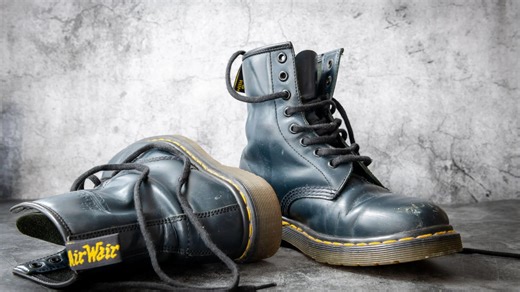 People are rubbing vinegar on shoes this winter- it stops them from being ruined