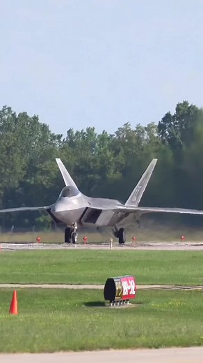 F-22 Raptor Stealth Fighter Jet Showcase