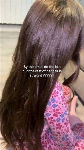 Why does her hair UN-CURL while I’m curling it?! 😭@sarahnearyx #curlyhair #curls #dysonairwrap #fy