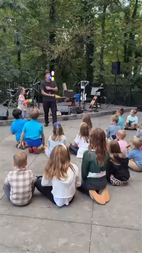 We had a blast hosting our agents, partners, and their families at our company PHall Festival this weekend! 🍂 We enjoyed amazing food from @deeprunroadhouse, excellent entertainment from @jonathanthejuggler & @the_green_list_, and the kids absolutely loved the face painting by @facepaintivy! We are so thankful to work and play with THE BEST Real Estate Agents in #RVA! A special thank you to our sponsors for making this event possible! 🍂 @cowan.gates @gates.family 🍁@harveydriggsplc 🍂@housemas