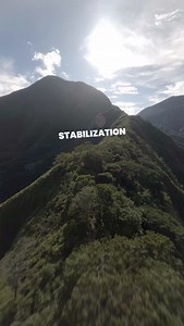 Untuk menghasilkan video drone yang sinematik dan stabil, aku biasanya menggunakan Gyroflow untuk menstabilkan footage dari GoPro. Setelah itu, proses editing aku lanjutkan di CapCut, mulai dari color grading, penambahan sound effect, hingga pemilihan musik yang pas. Di beberapa project tertentu, aku juga menggunakan After Effects untuk menambahkan VFX agar hasil video terlihat lebih dinamis dan cinematic. Semua footage ini diambil menggunakan FPV drone dengan latar pegunungan Sembalun, Lombok, 